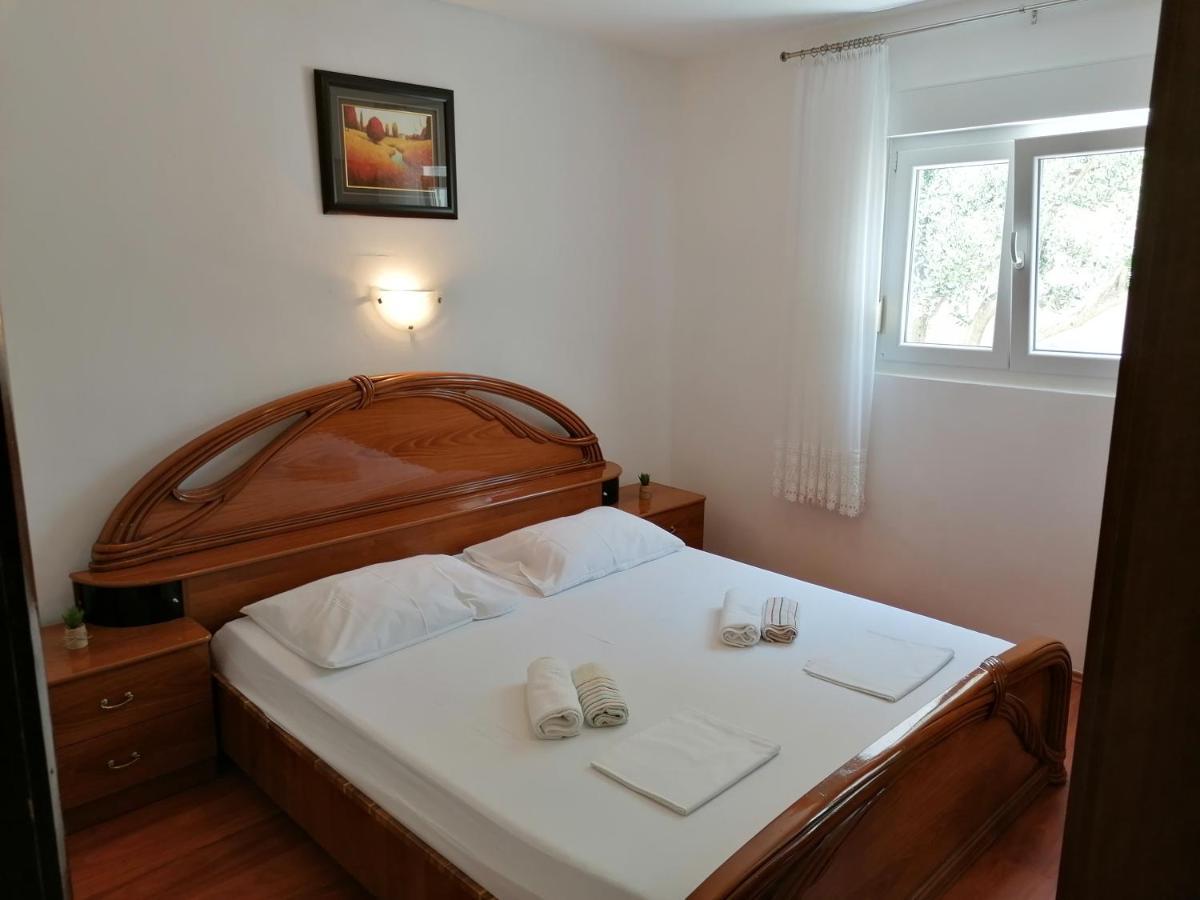 Apartments Lota Starigrad Paklenica Eksteriør billede