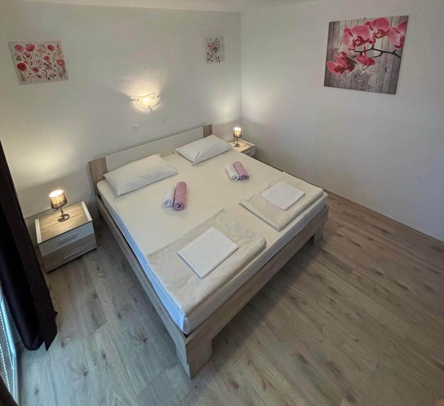 Apartments Lota Starigrad Paklenica Eksteriør billede