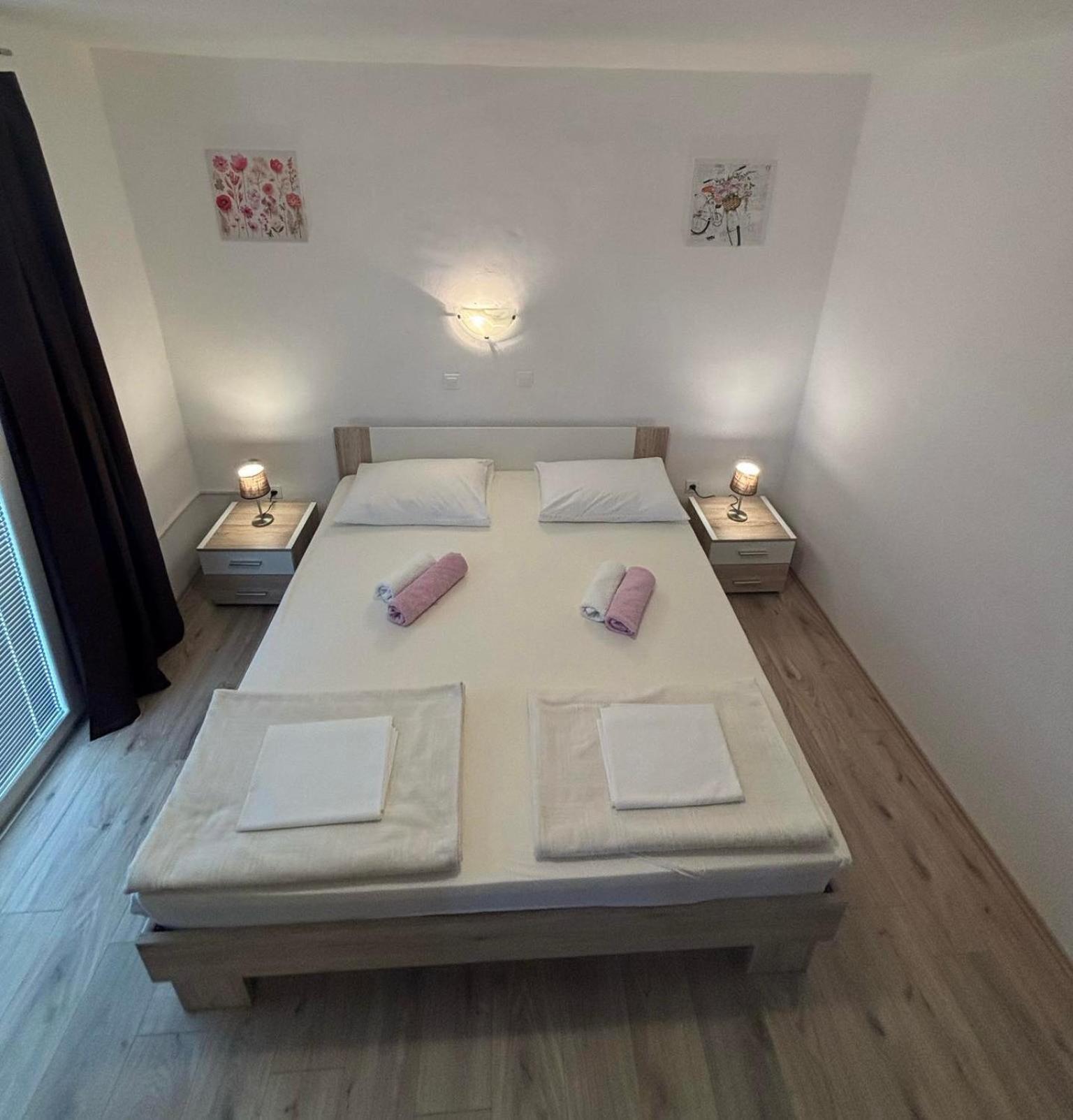 Apartments Lota Starigrad Paklenica Eksteriør billede