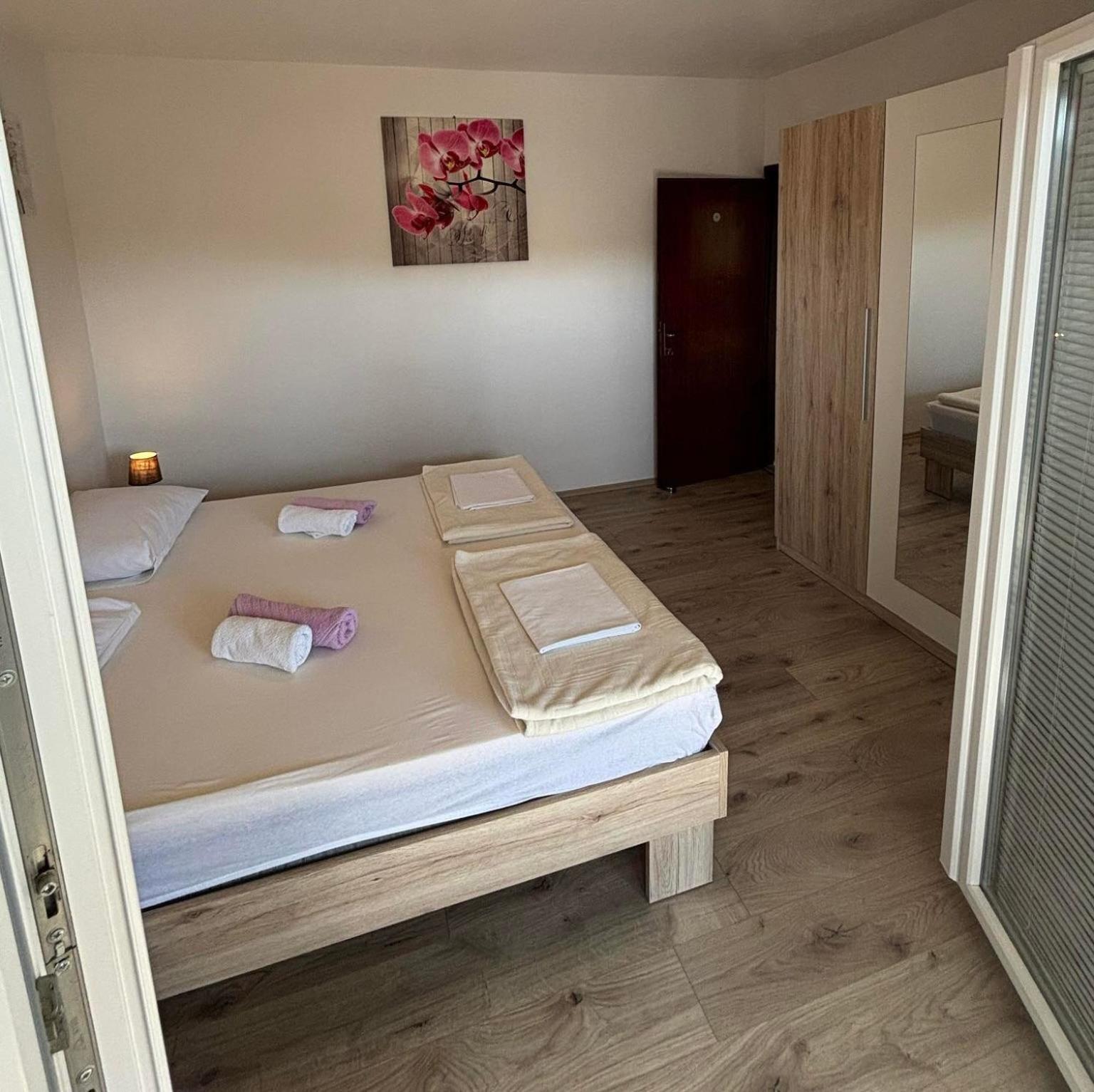 Apartments Lota Starigrad Paklenica Eksteriør billede