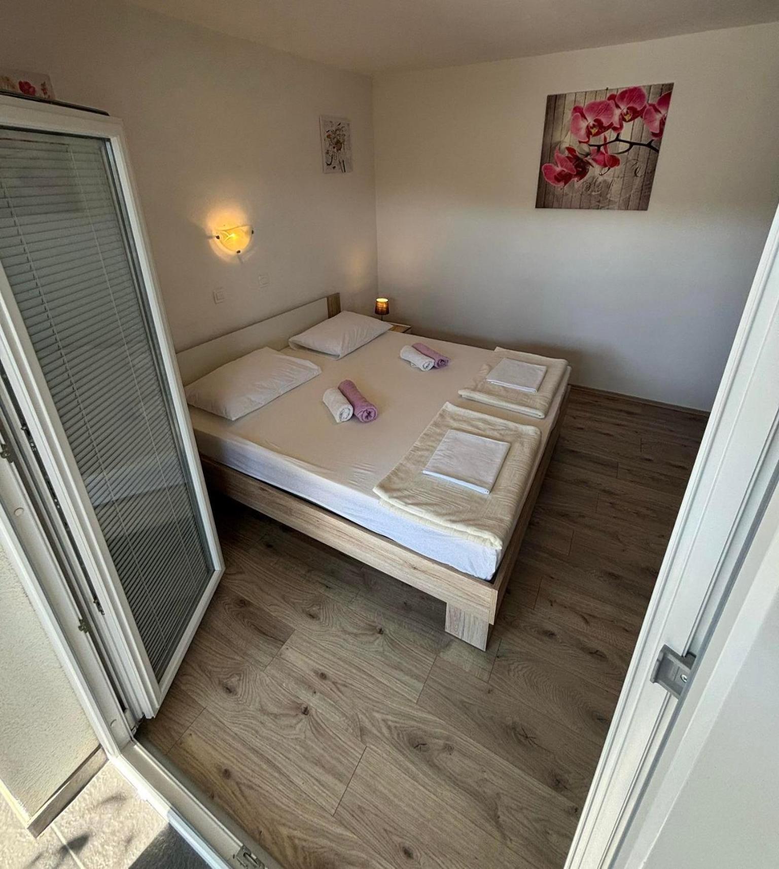 Apartments Lota Starigrad Paklenica Eksteriør billede